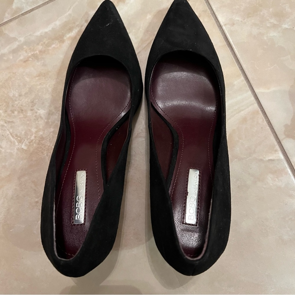 BCBGeneration Black Pumps - Picture 4 of 7